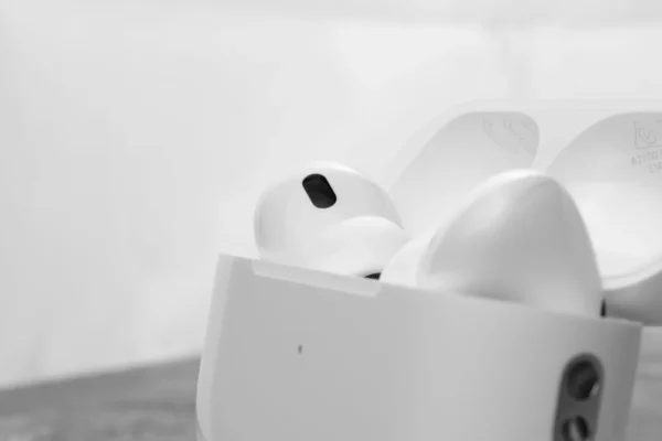 ⁦Airpods Pro (Second generation) Original⁩ - الصورة ⁦5⁩