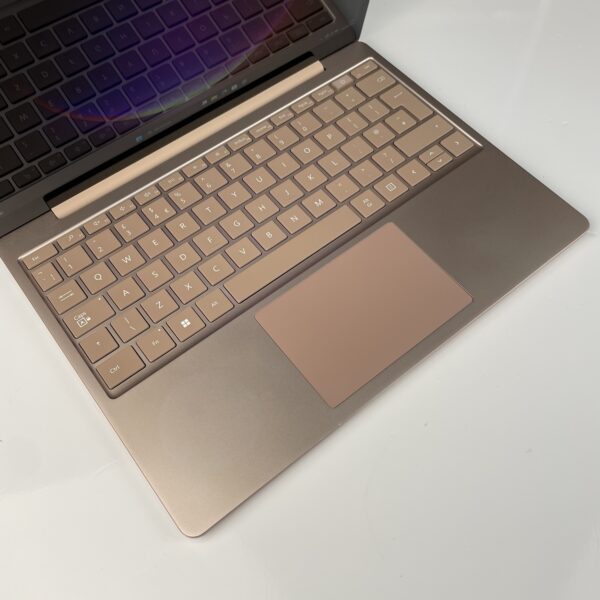 ⁦Microsoft Surface Laptop Go 2⁩ - الصورة ⁦3⁩
