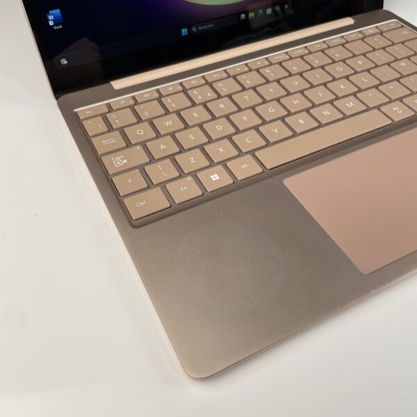⁦Microsoft Surface Laptop Go 2⁩ - الصورة ⁦8⁩
