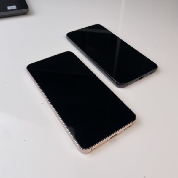 ⁦Samsung Galaxy S22⁩ - الصورة ⁦4⁩