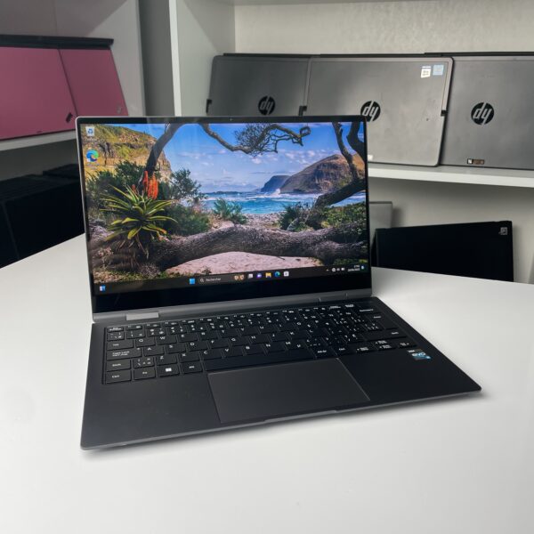 ⁦Samsung Galaxy Book2 Pro 360⁩ - الصورة ⁦2⁩