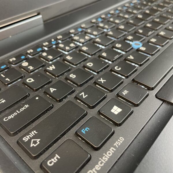 ⁦DELL Precision 7510⁩ - الصورة ⁦9⁩