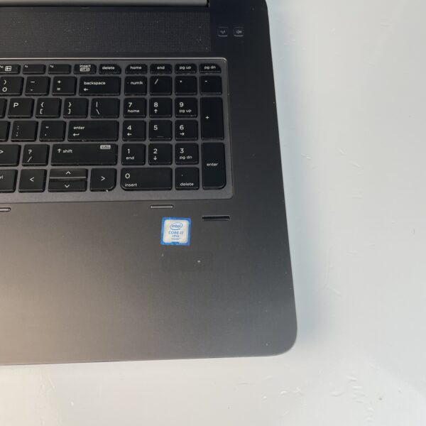 ⁦HP ZBook 17 G5 workstation mobile⁩ - الصورة ⁦5⁩