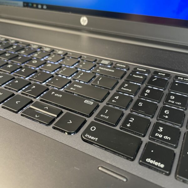 ⁦HP ZBook 17 G5 workstation mobile⁩ - الصورة ⁦8⁩