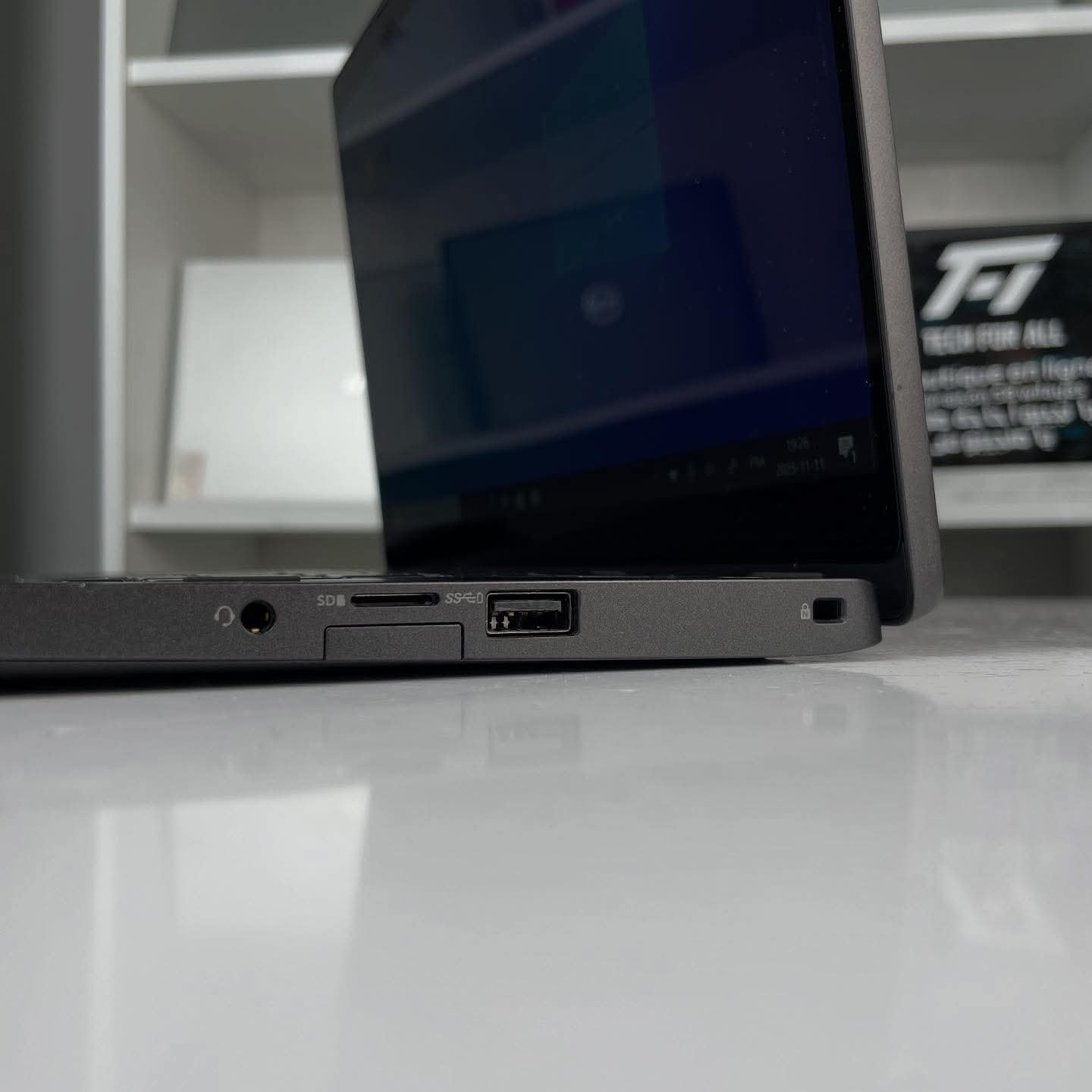 Dell Latitude 5300 2-in-1 - الصورة 7