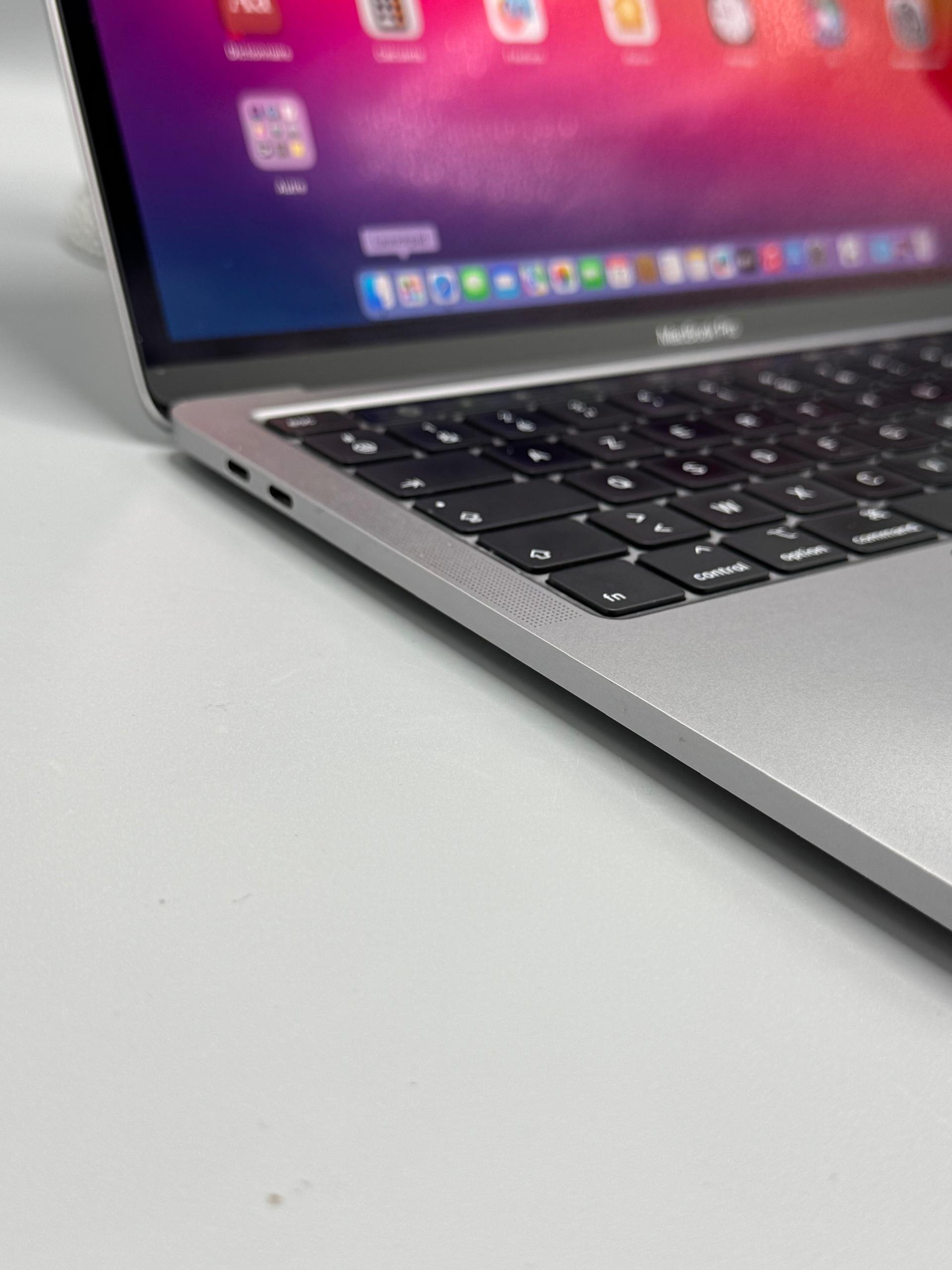 MacBook pro 2020 - Touch Bar - - الصورة 4