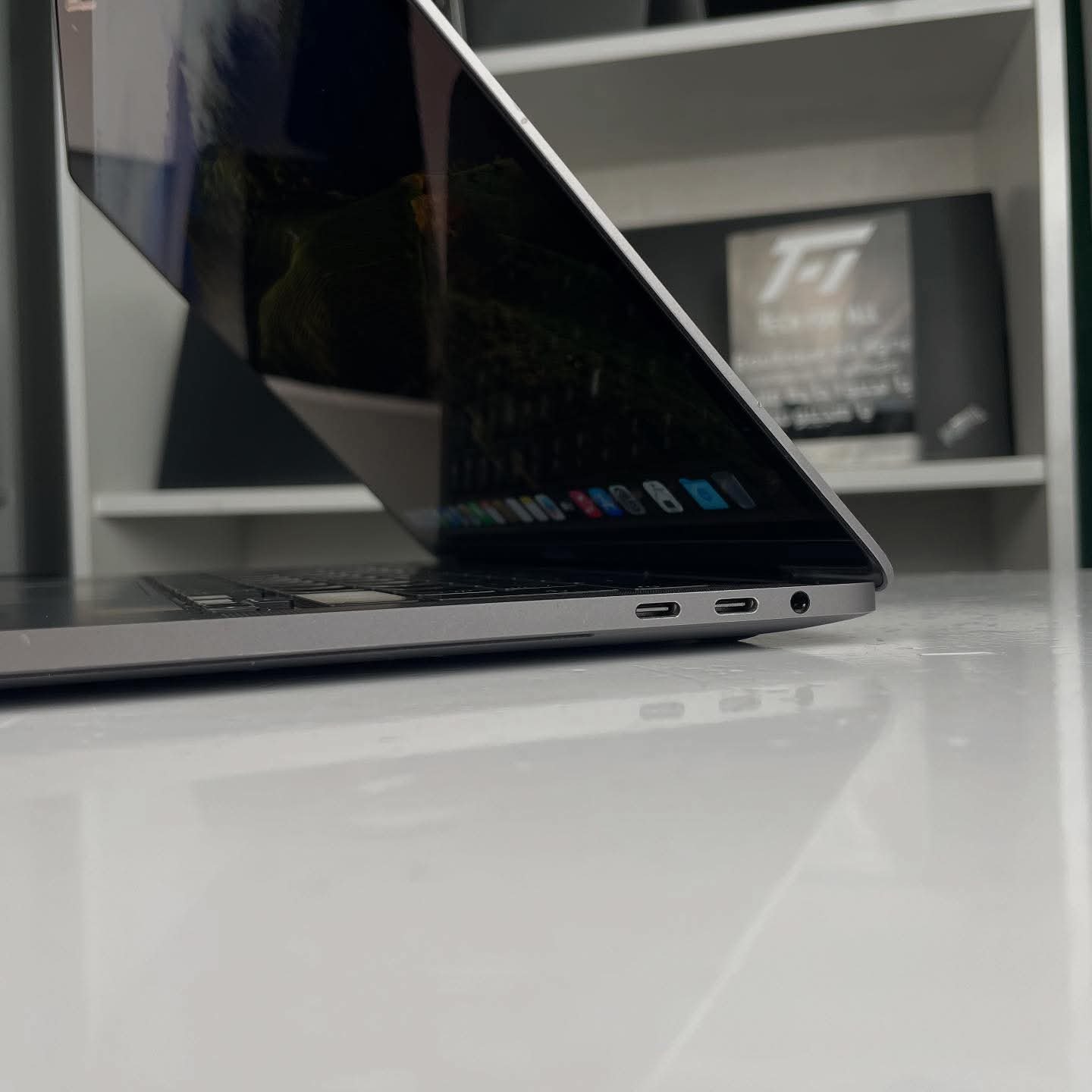 MacBook pro 2020 - Touch Bar - - الصورة 7