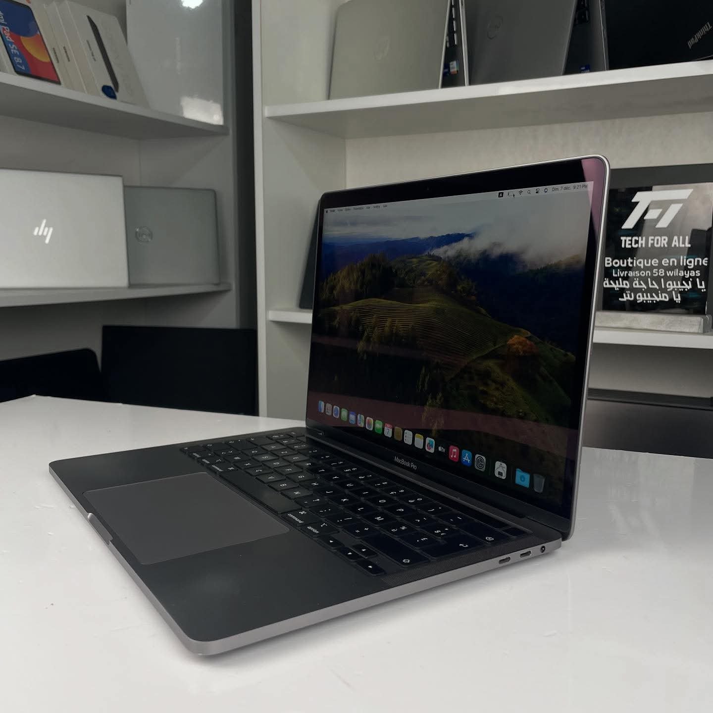 MacBook pro 2020 - Touch Bar - - الصورة 9