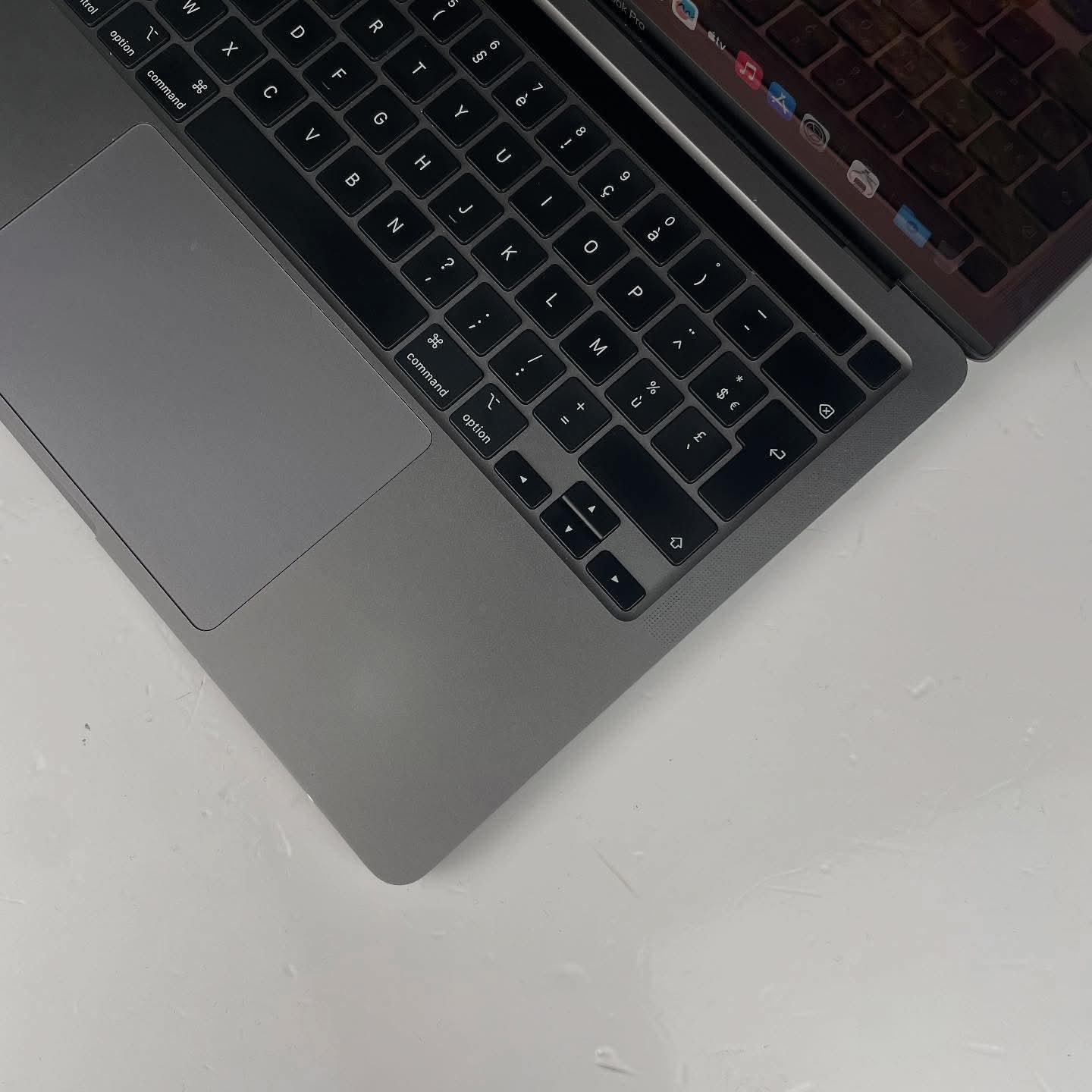 MacBook pro 2020 - Touch Bar - - الصورة 4