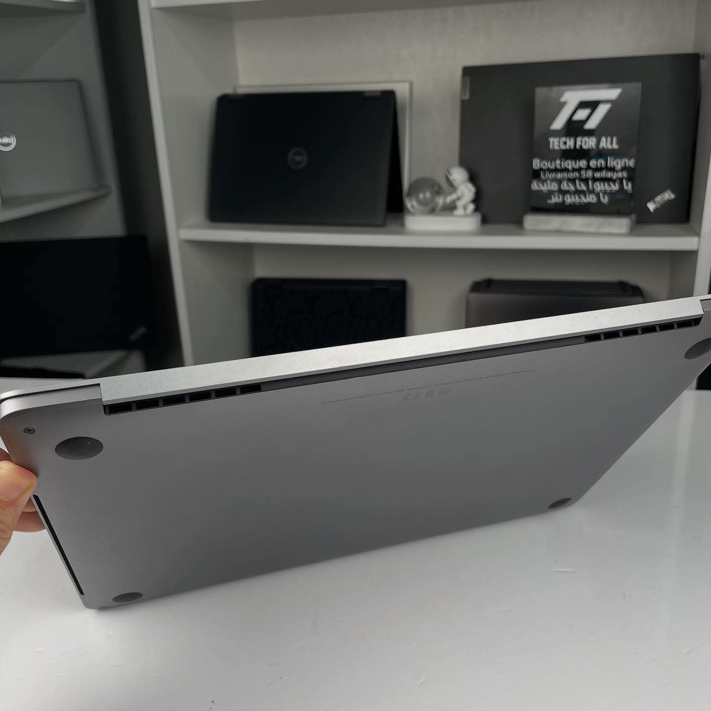 MacBook pro 2020 - Touch Bar - - الصورة 10