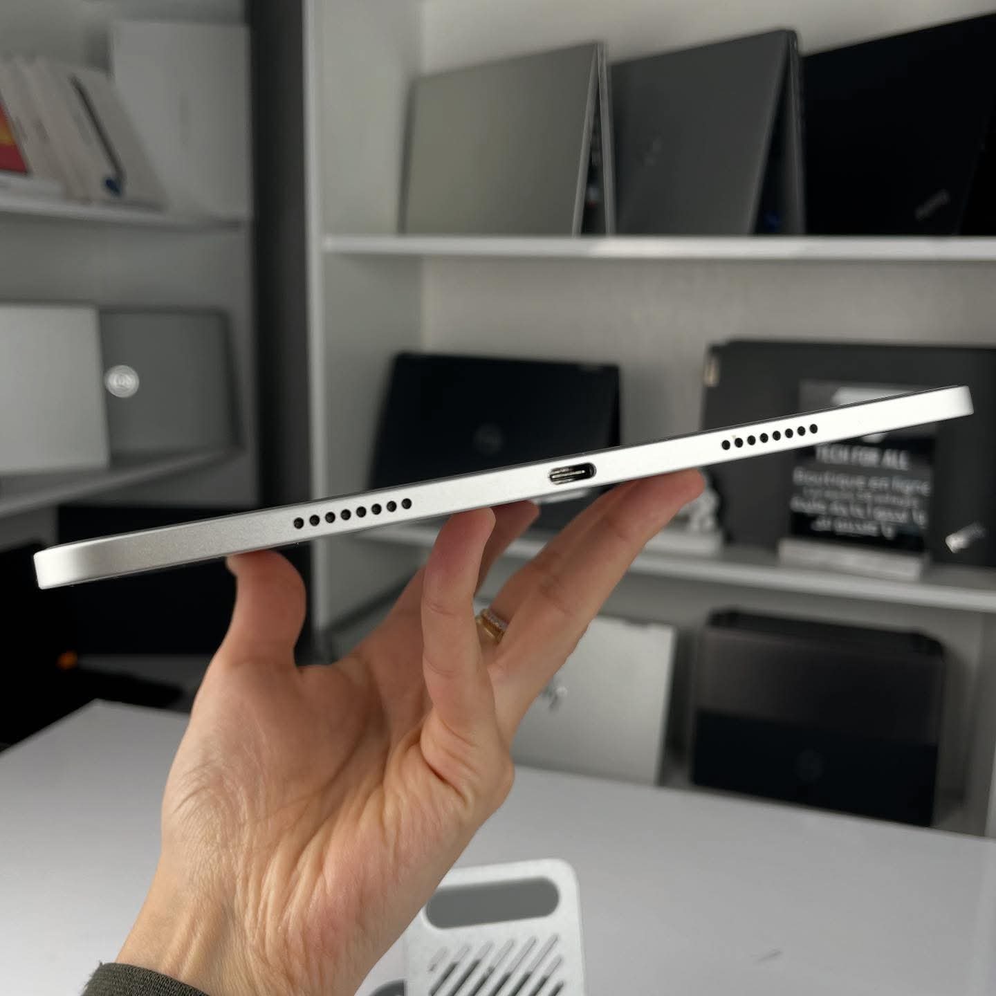 iPad Pro M1 11" - 256 GB - الصورة 7