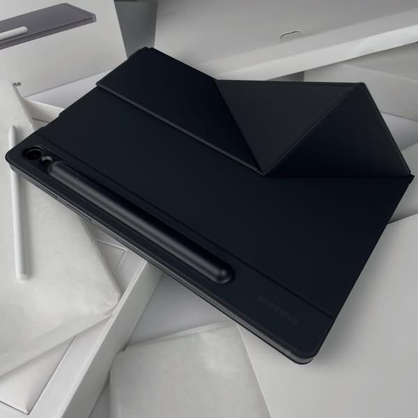 Galaxy Tab S10 Lite with original case - الصورة 2