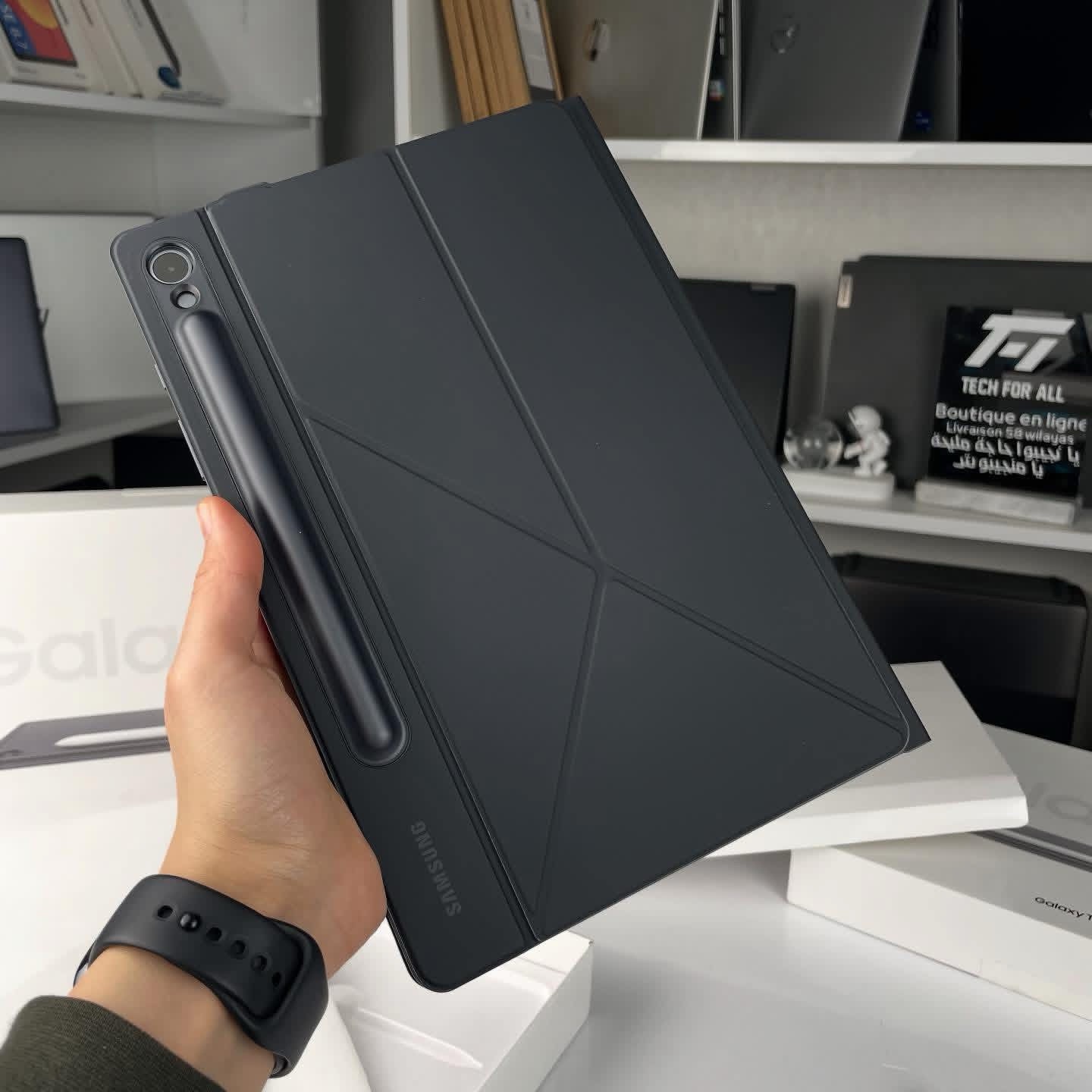 Galaxy Tab S10 Lite with original case - الصورة 4