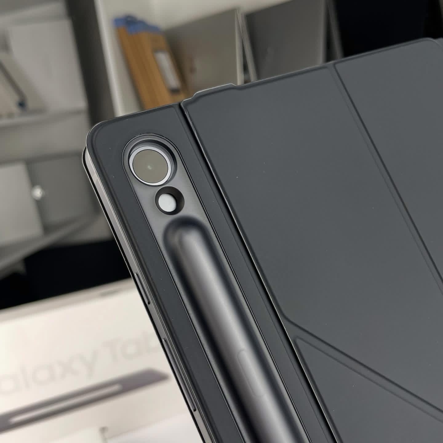 Galaxy Tab S10 Lite with original case - الصورة 6