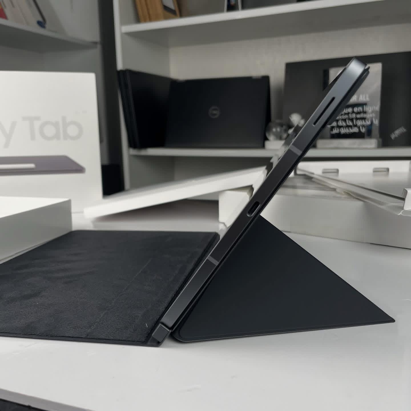 Galaxy Tab S10 Lite with original case - الصورة 8