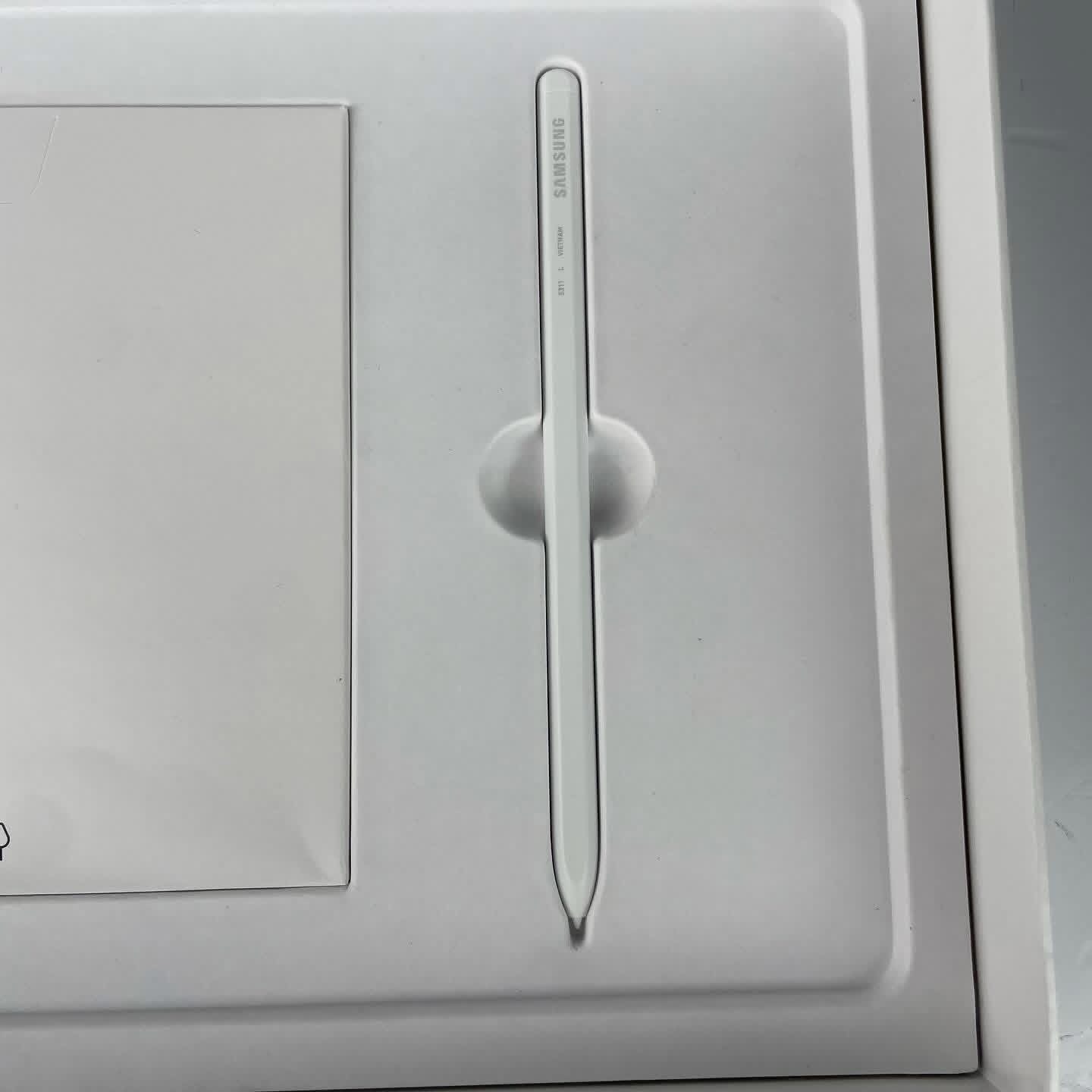 Galaxy Tab S10 Lite with original case - الصورة 9