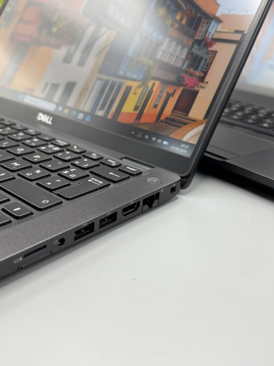 Dell Latitude 5400 - full option - الصورة 4