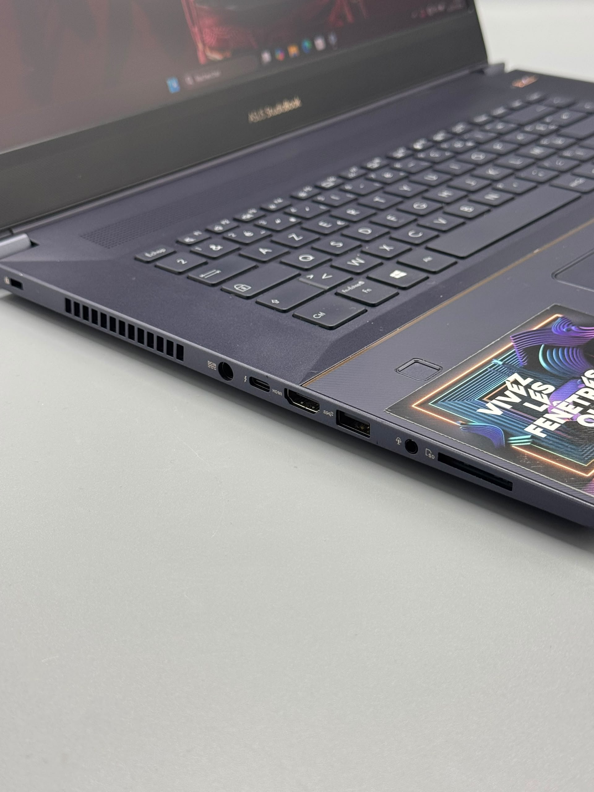 ASUS ProArt StudioBook W700G3T - الصورة 3
