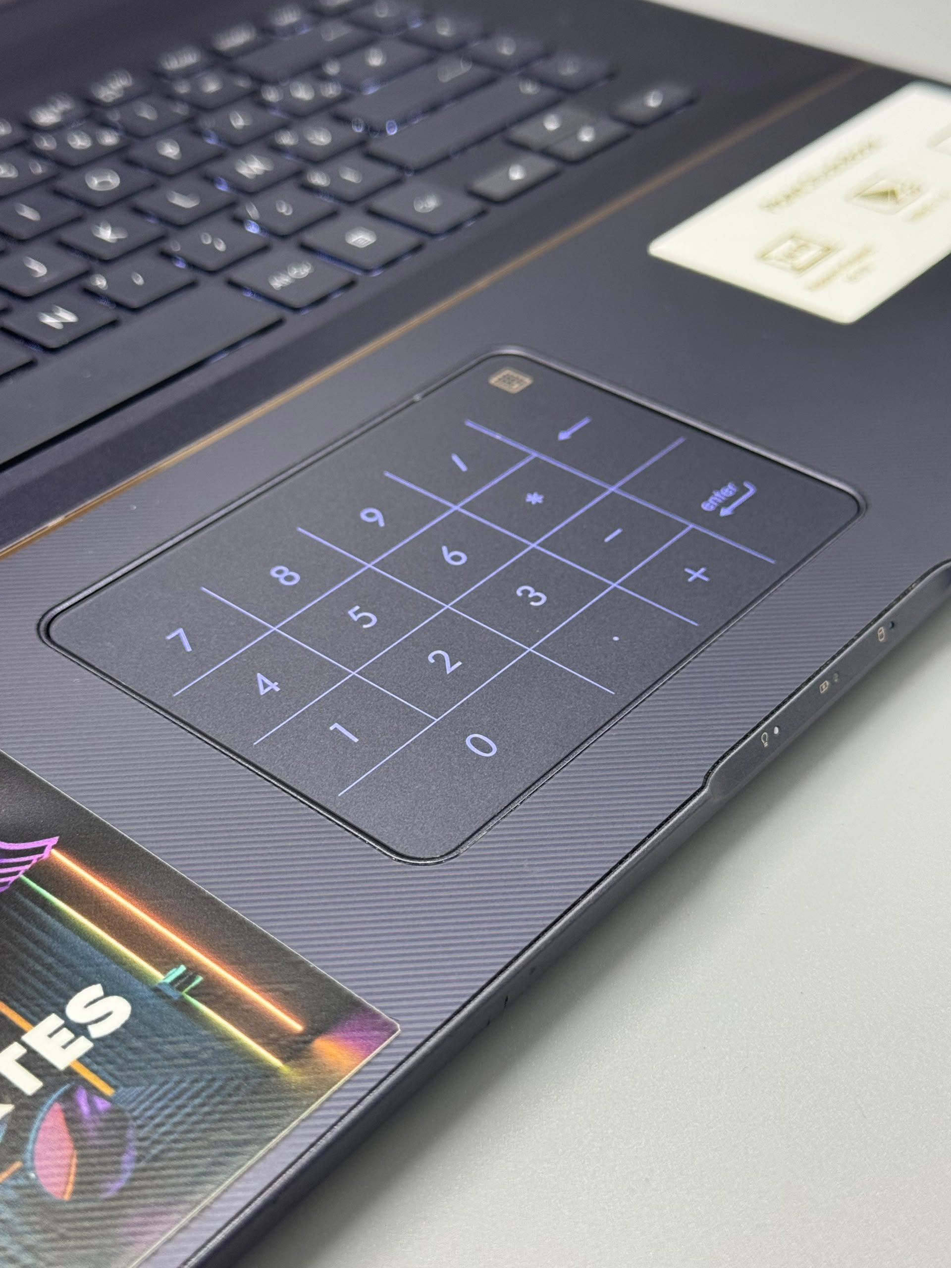 ASUS ProArt StudioBook W700G3T - الصورة 7