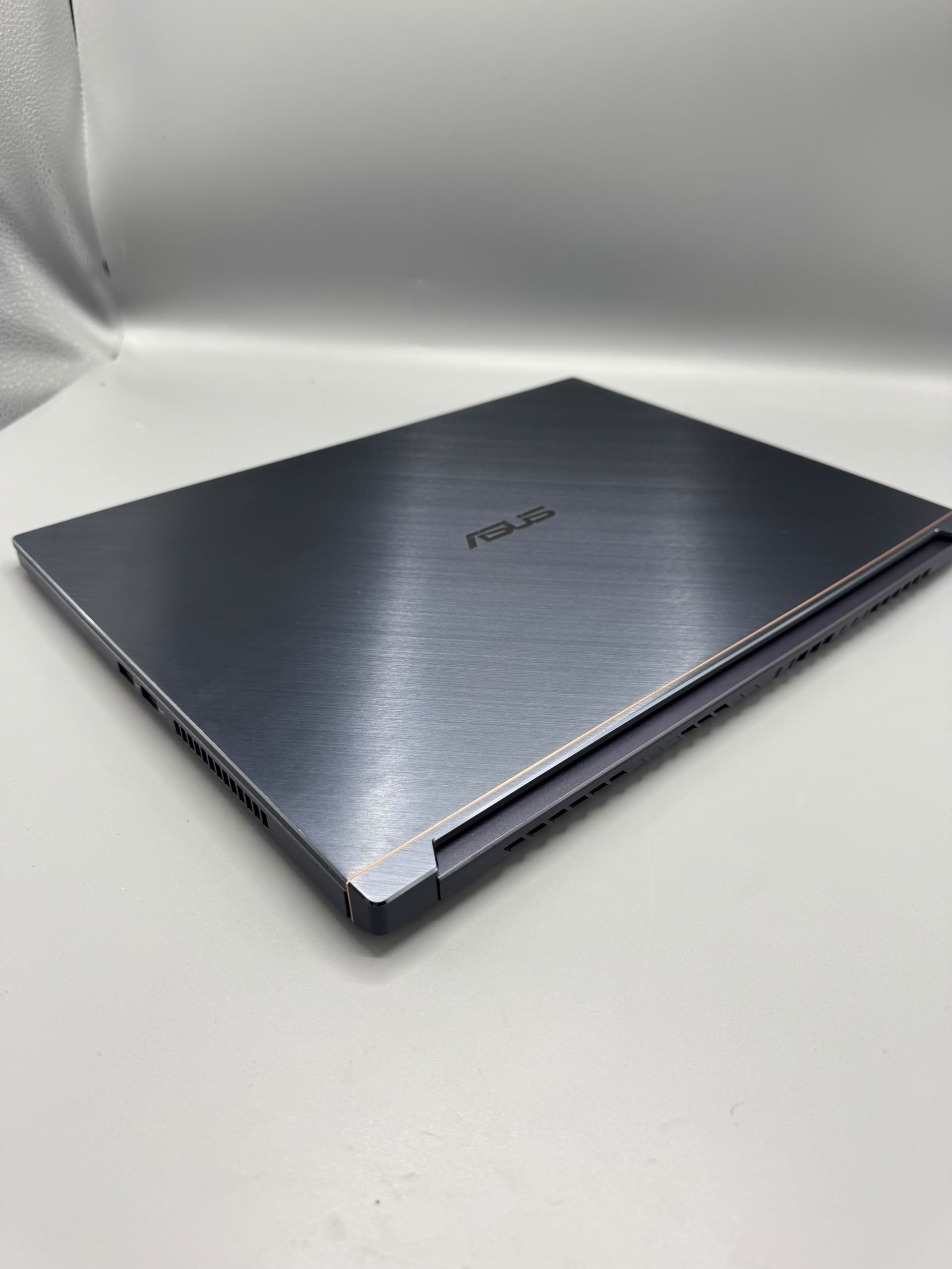 ASUS ProArt StudioBook W700G3T - الصورة 5