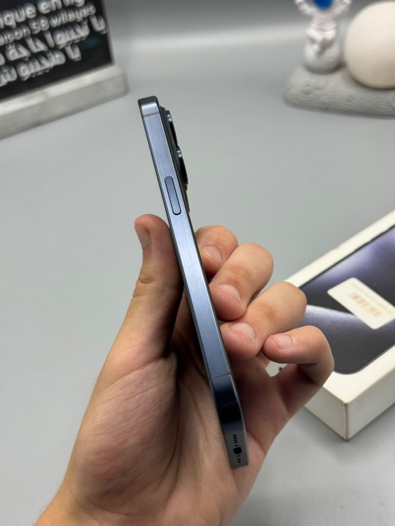 iPhone 15 Pro avec boîte - الصورة 3