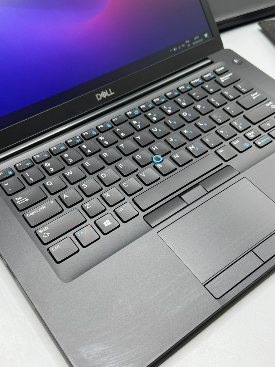 Dell Latitude 7490 - الصورة 4
