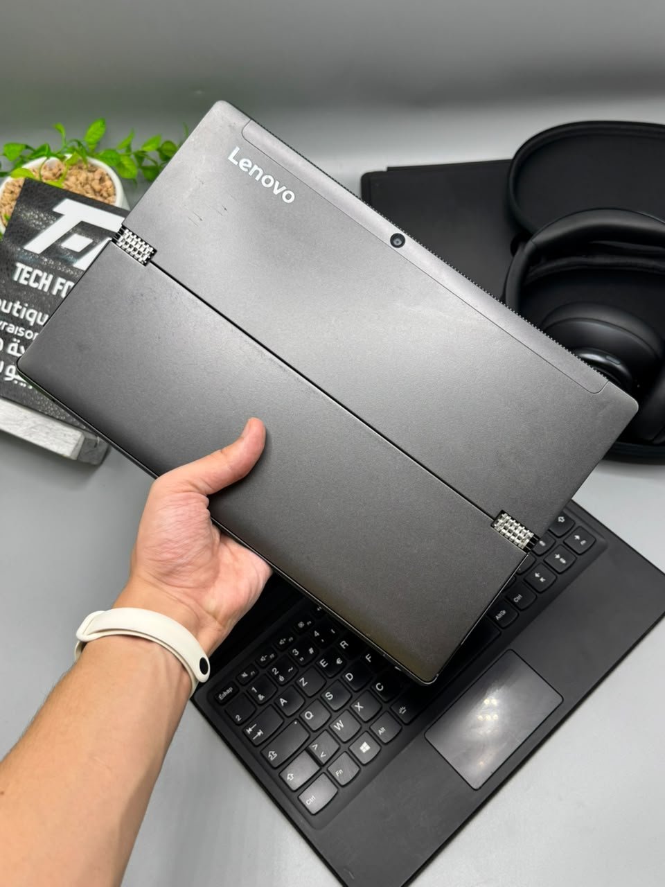 Lenovo IdeaPad Miix 520 - الصورة 3