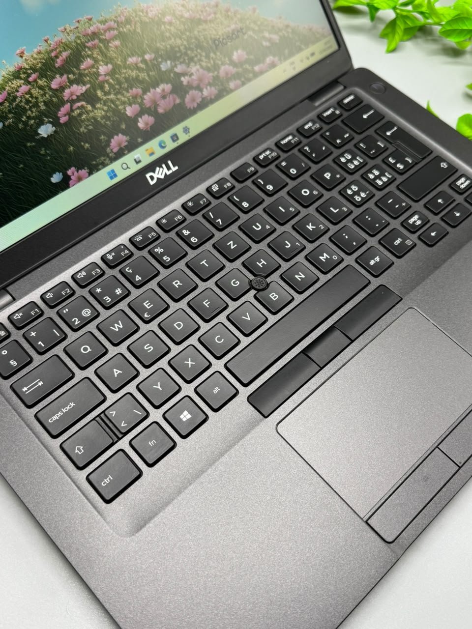 Dell Latitude 5400 i7 - الصورة 4