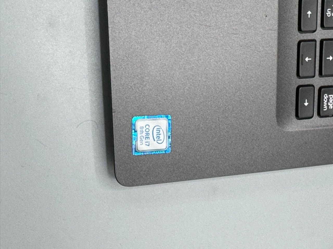 Dell Latitude 5400 i7 - الصورة 3