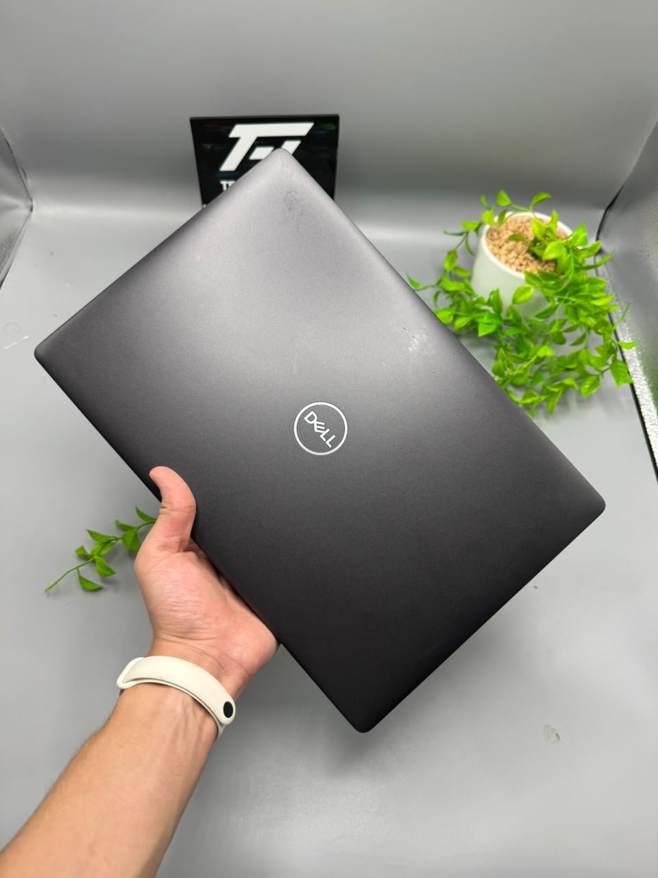 Dell Latitude 5400 i7 - الصورة 2